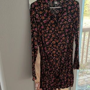 H&M Divided Floral Button-Down Collared Dress